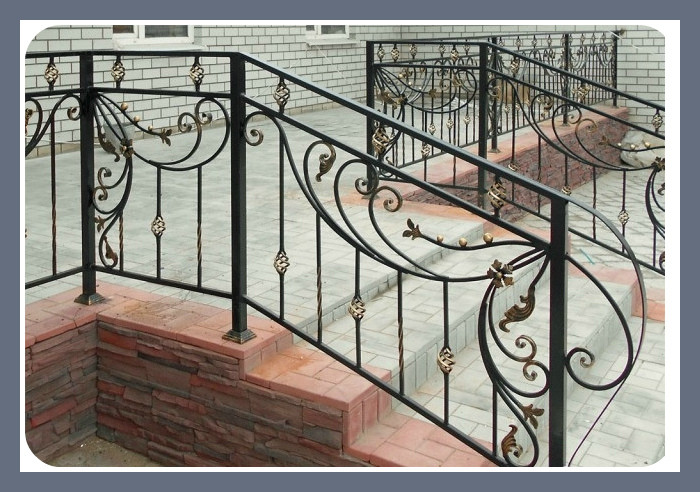 Перила с ковкой и завитками модель 104