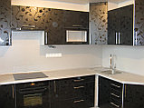 Угловая черно белая модульная кухня с фасадами из пластика, фото 6