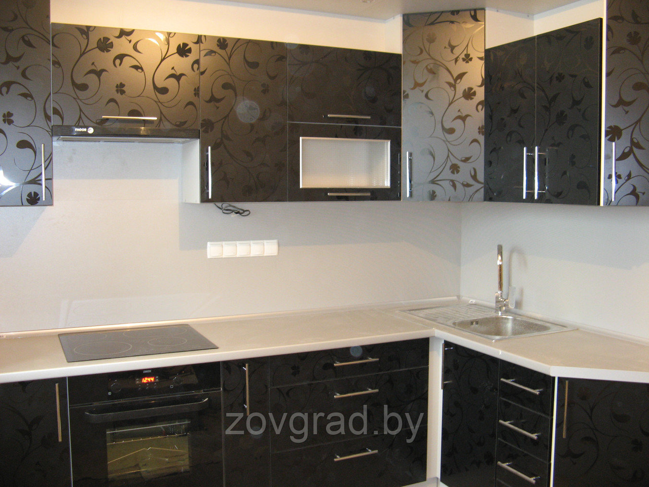 Угловая кухня из готовых модулей с фасадами из пластика и лдсп - фото 4 - id-p91315858