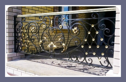Перила на балкон с ажурным кованым рисунком модель 140 - фото 1 - id-p48078328