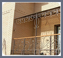 Ограждение балконное с кованым узором и цветами модель 161
