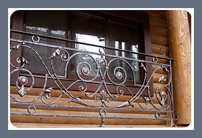 Ограждения для балкона с коваными завитками и литьем модель 169