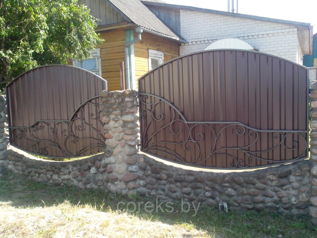 Кованый забор с металлопрофилем RAL8017 (шоколадно-коричневый) №4