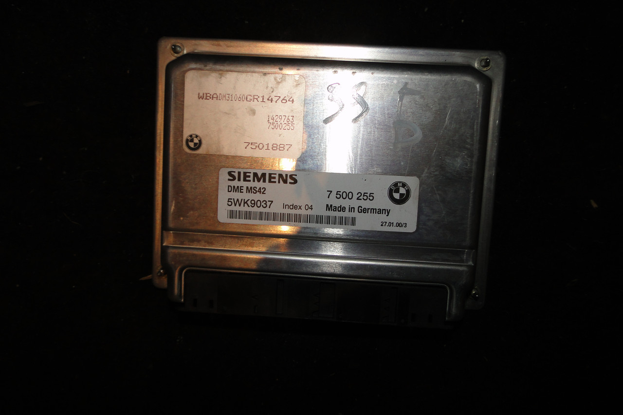 Блок управления двигателем к БМВ 525, 2.5 бензин, 2000 г.в.