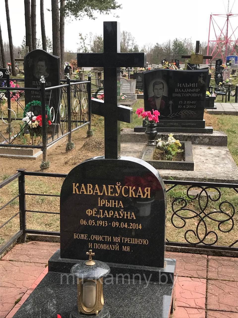 ПАМЯТНИК С КРЕСТОМ