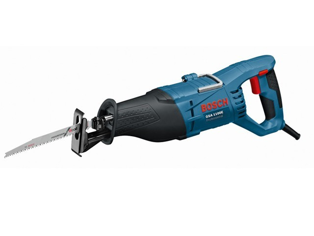 Сабельная пила BOSCH GSA 1100 E в чем. + 2 пильных полотна (1100 Вт, дерево до 230 мм, металл до 20 мм) - фото 1 - id-p92761022