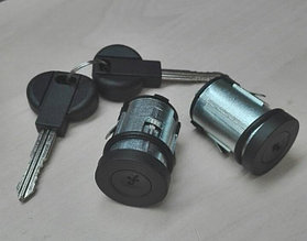 Личинки замка двери на Citroen Evasion, Peugeot 806, Citroen Xantia, Citroen XM. Новые!!!