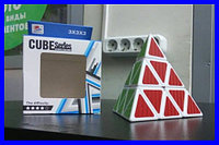 Головоломка Кубик-рубика Пирамидка-треугольник с наклейками