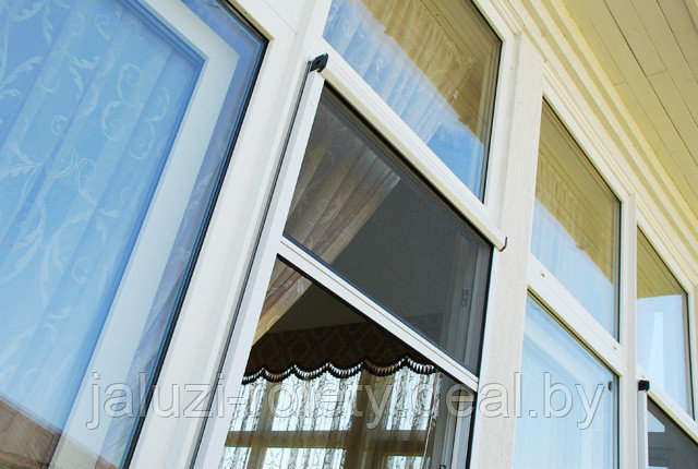 Роллетная москитная сетка на окно белая - фото 1 - id-p4202960
