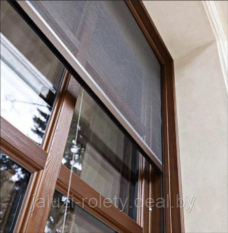 Роллетная москитная сетка на окно коричневая