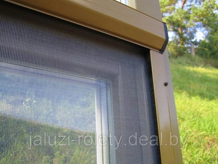 Роллетная москитная сетка на окно коричневая - фото 3 - id-p4248121
