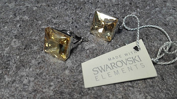 Квадратные серьги с кристаллами Swarovski