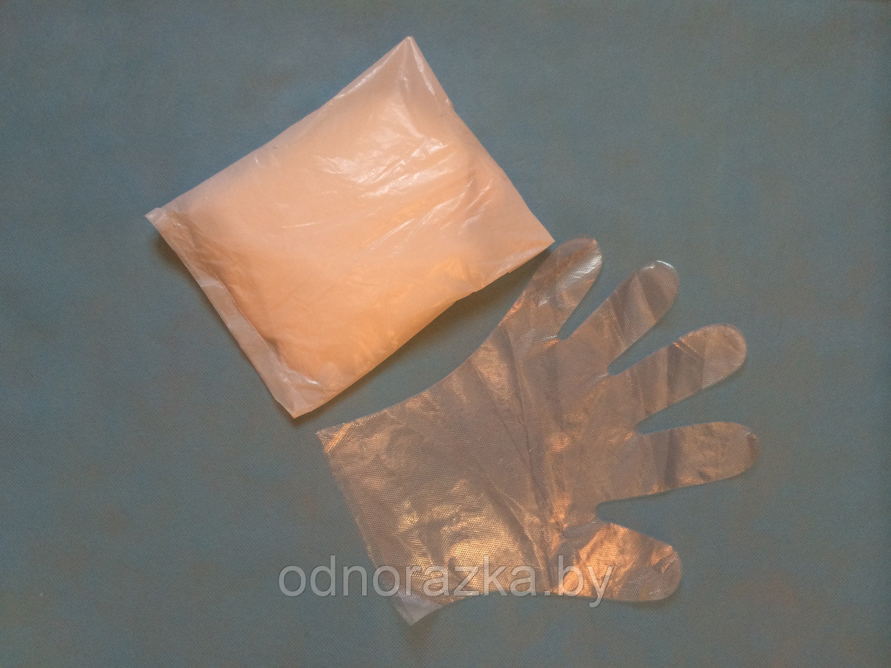 Перчатки одноразовые полиэтиленовые (100 шт)