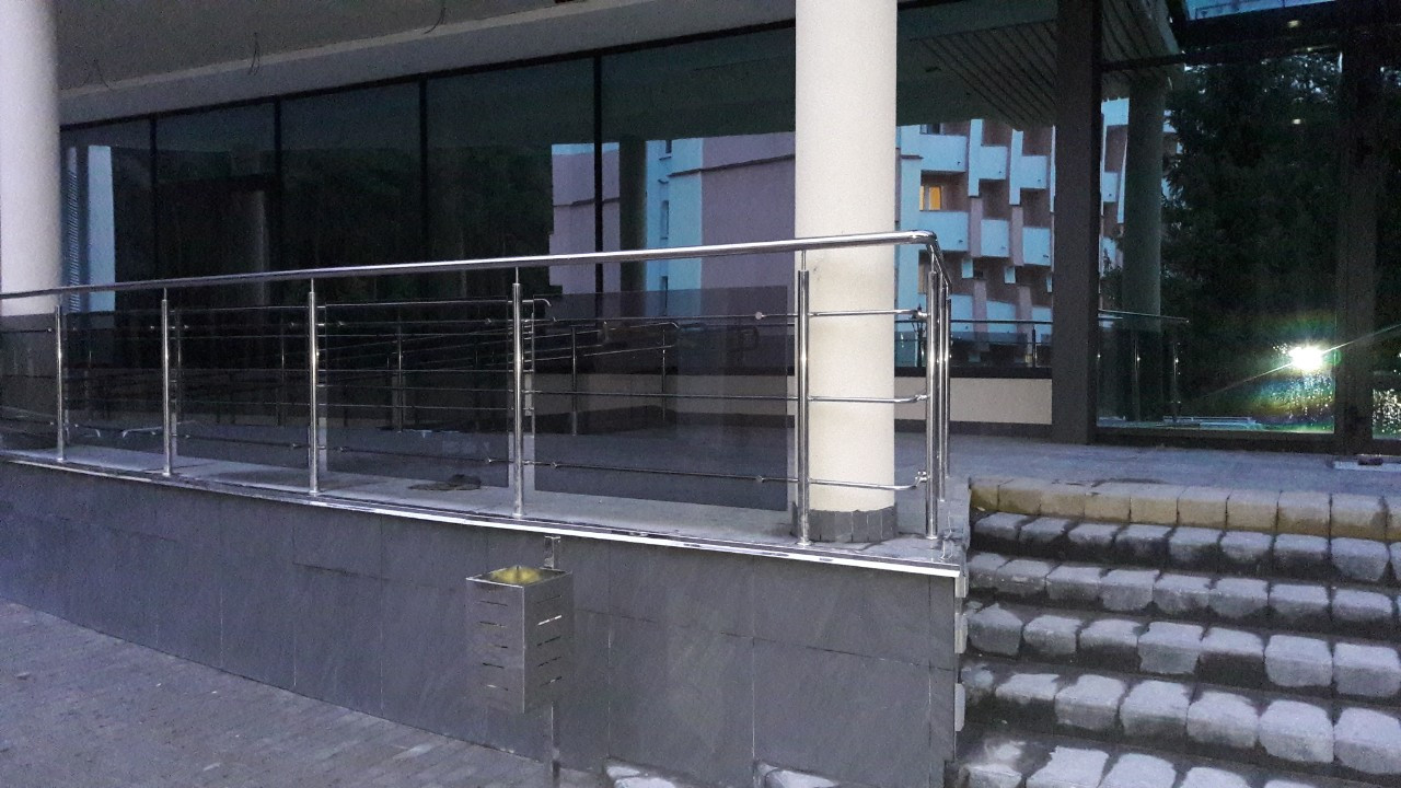 Устройство ограждений лестниц, малых архитектурных форм - фото 1 - id-p92960481