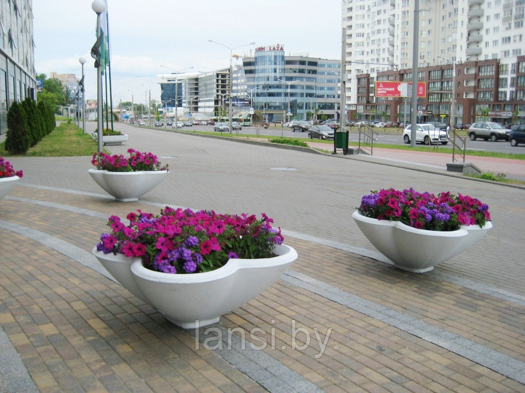 Цветочница  бетонная "Клевер" 1080х370мм