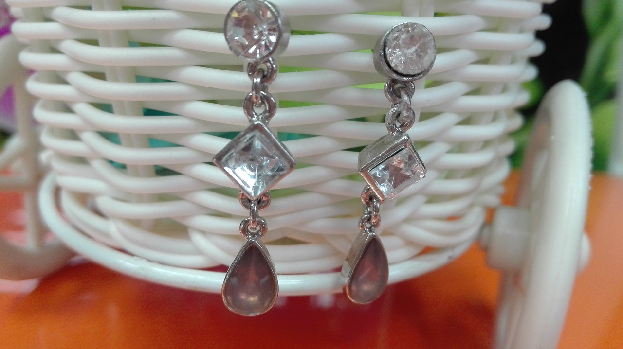 Нежные серьги гвоздики с кристаллом Swarovski