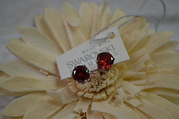 Красные пусеты  с кристаллами Swarovski