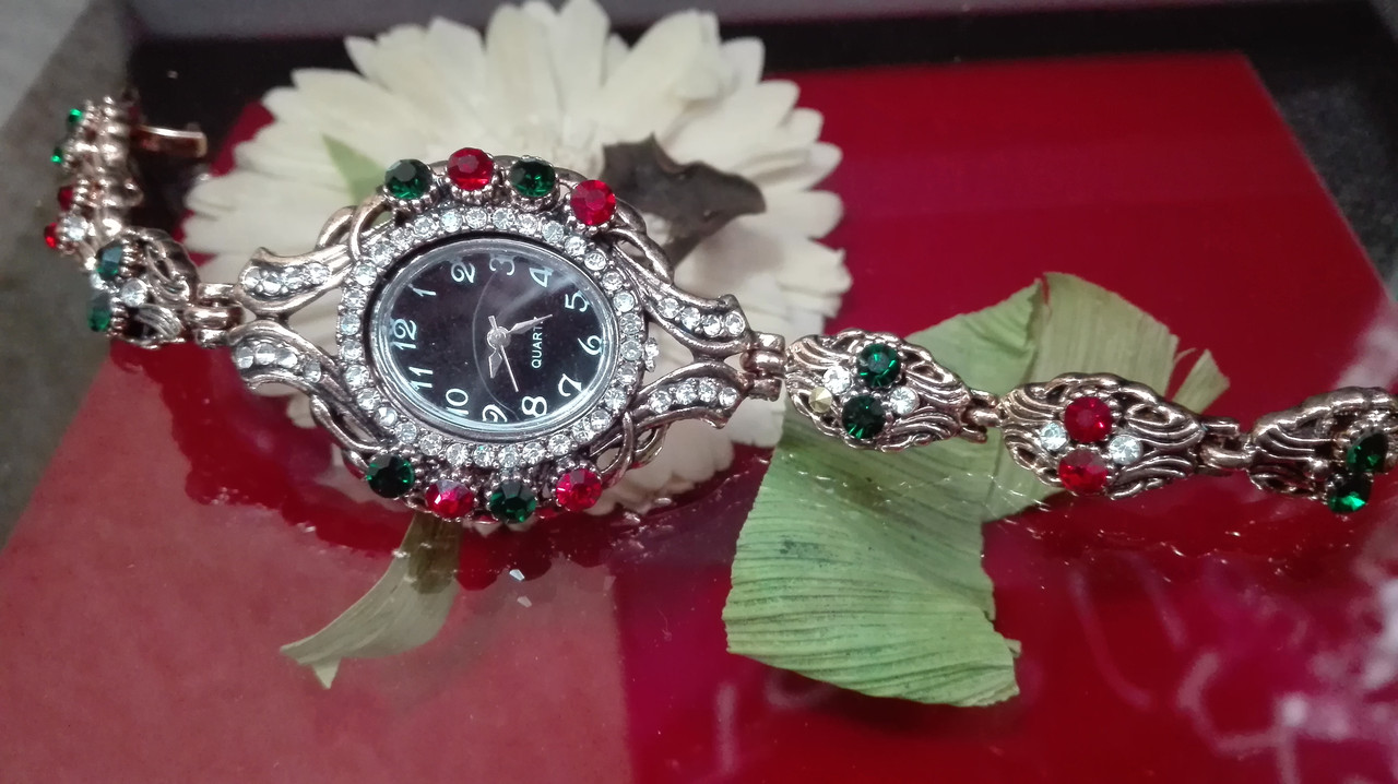 Красивые часы женские с камнями, в восточном стиле