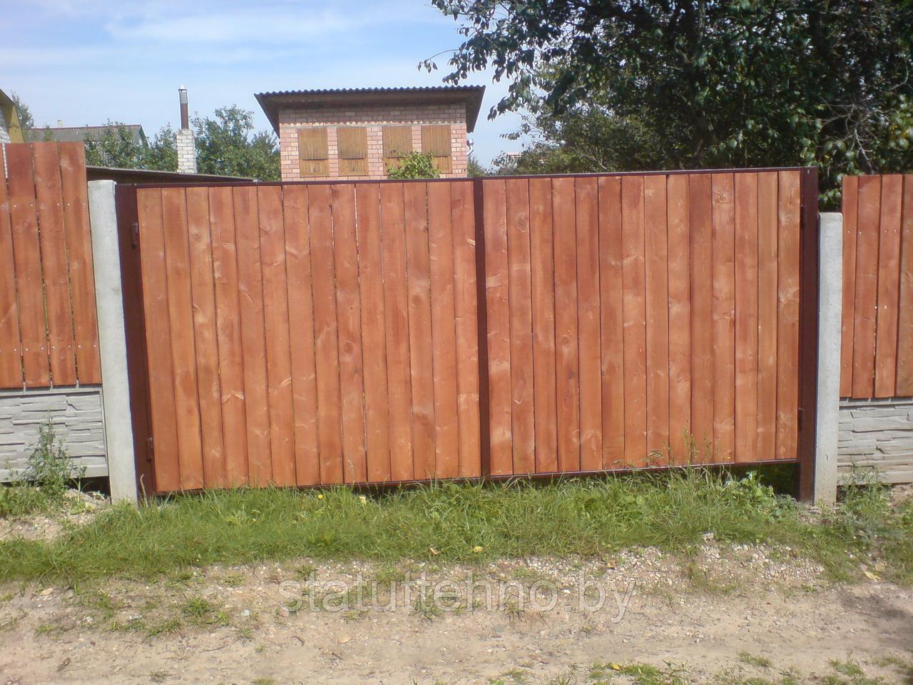 Ворота распашные с заполнением из дерева - фото 1 - id-p94150308