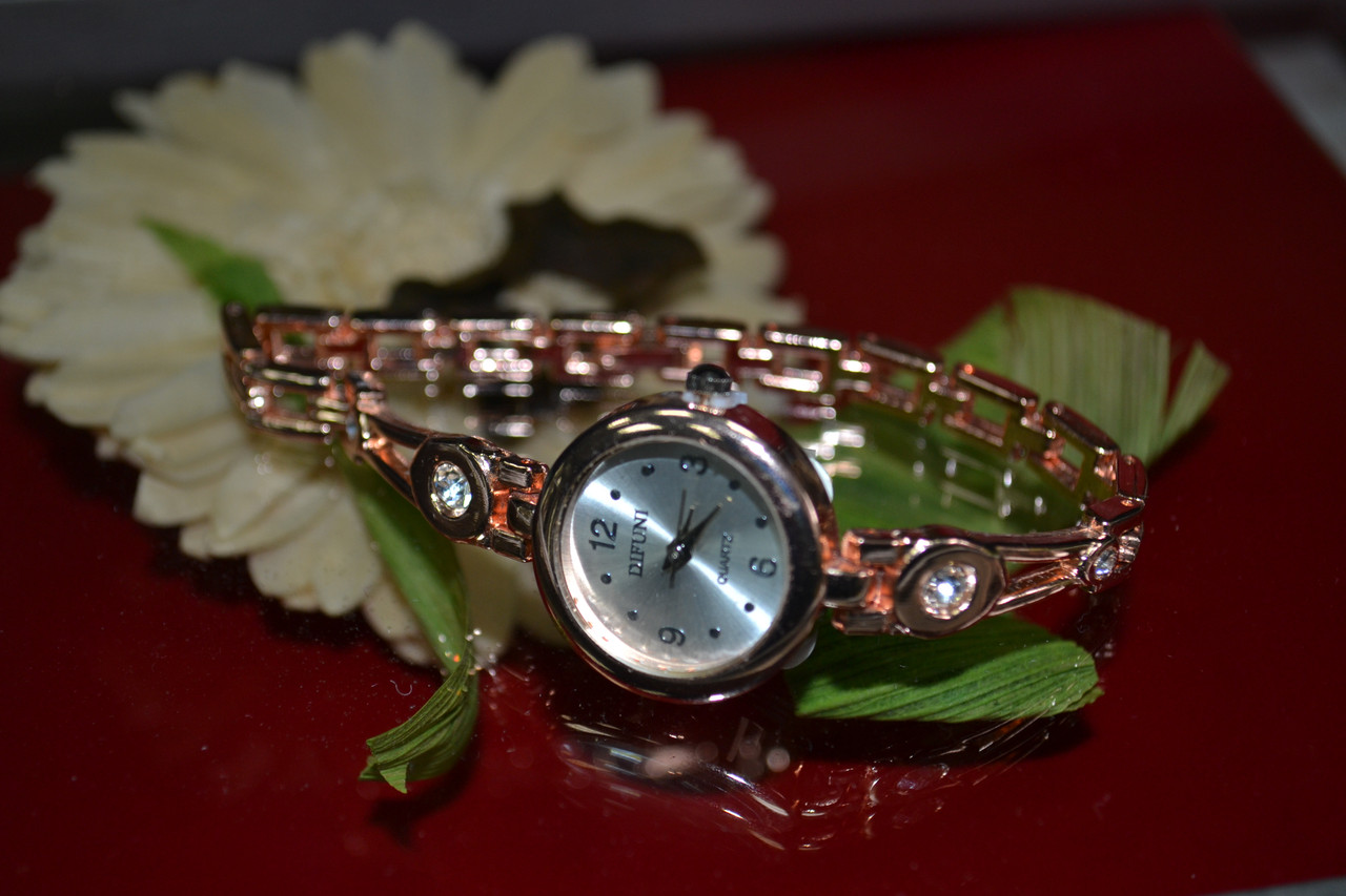 Элегантные часы - браслет с камнями - фото 1 - id-p94150578