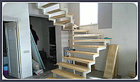 Каркас лестницы с поворотной площадкой, лестница с забежными ступенями модель 35