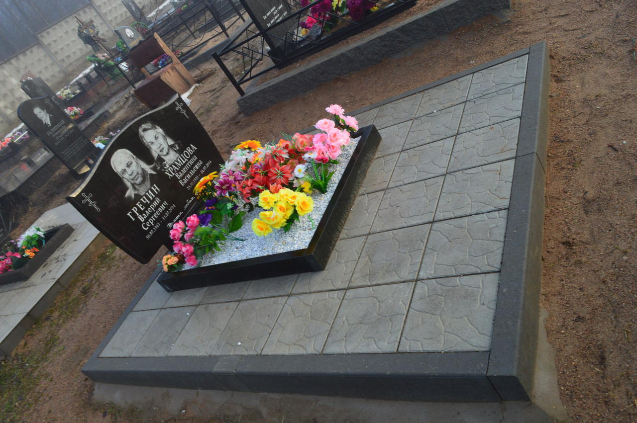 Укладка тротуарной плитки и бордюров на могилах - фото 1 - id-p94308924