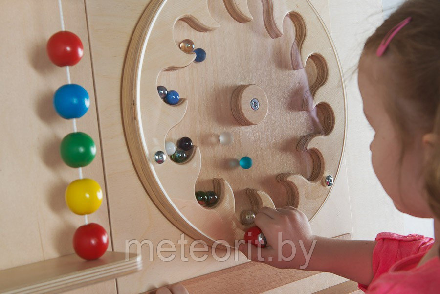 Тактильно-развивающая панель "Лабиринт-цветок"