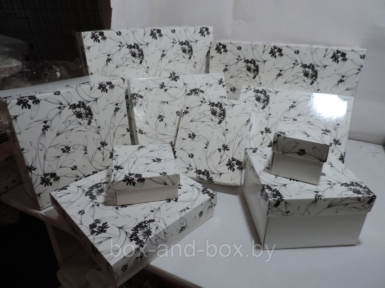 Коробка подарочная (размер 20*20*11) Черно-белые цветы - фото 1 - id-p94405223