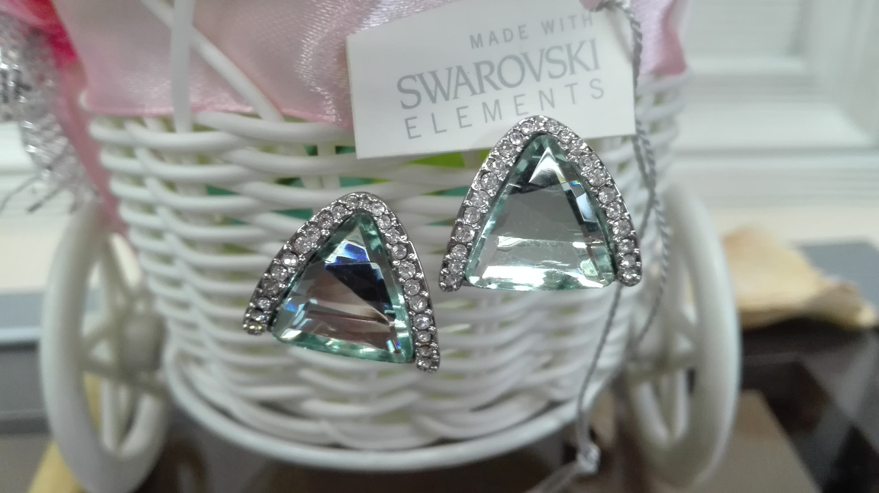 Красивые серьги гвоздики с крупными  кристаллами Swarovski