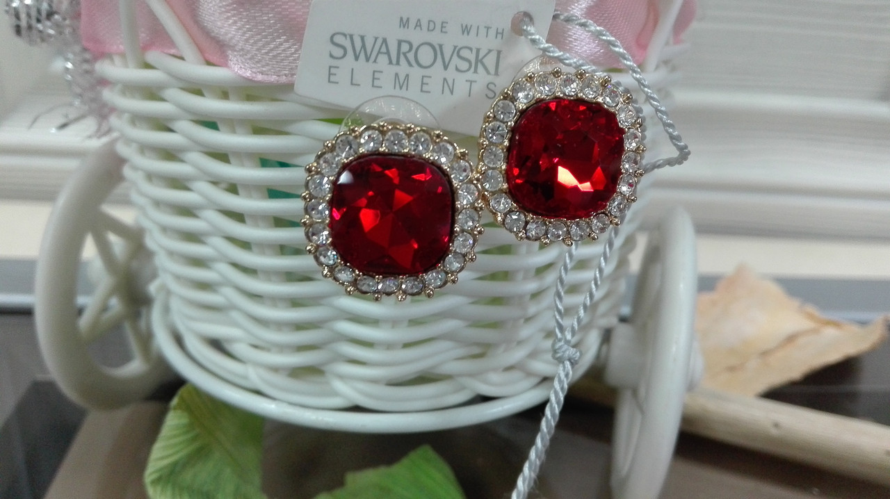 Красные серьги гвоздики с кристаллами Swarovski