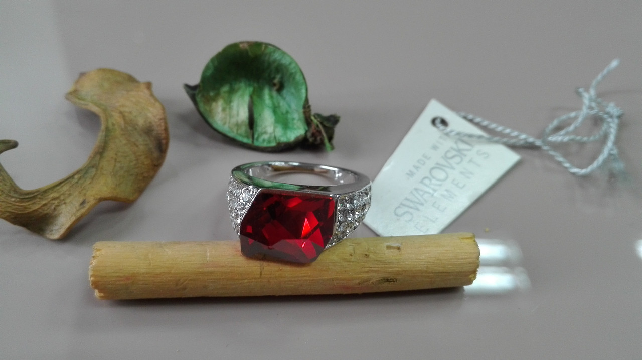 Кольцо в серебре, с кристаллами Swarovski
