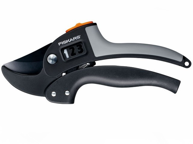 Секатор контактный FISKARS PowerStep с храповым механизмом (111670) - фото 1 - id-p94701827