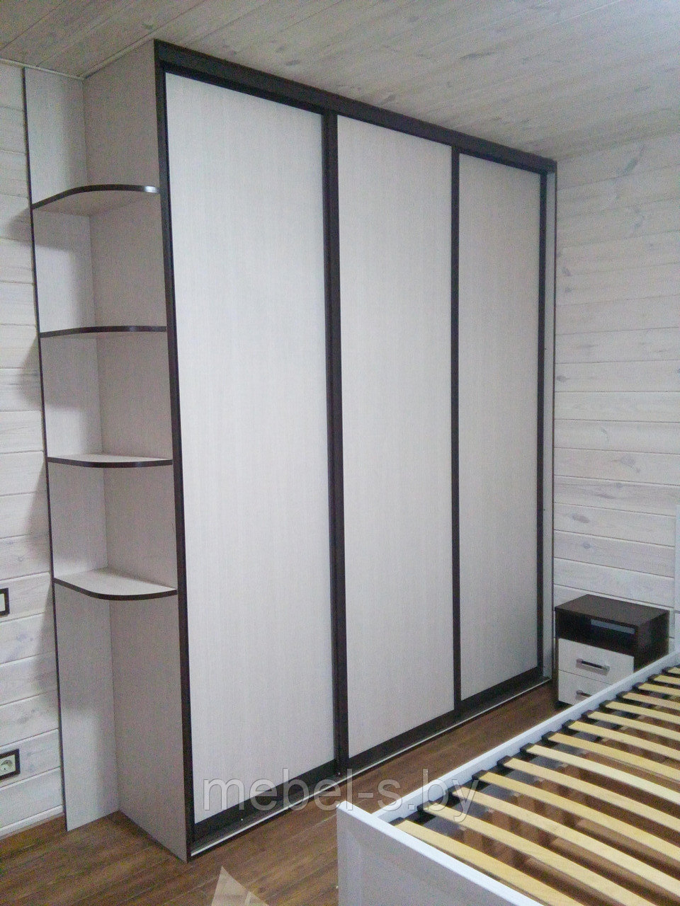 Шкаф-купе с древоподобным профилем