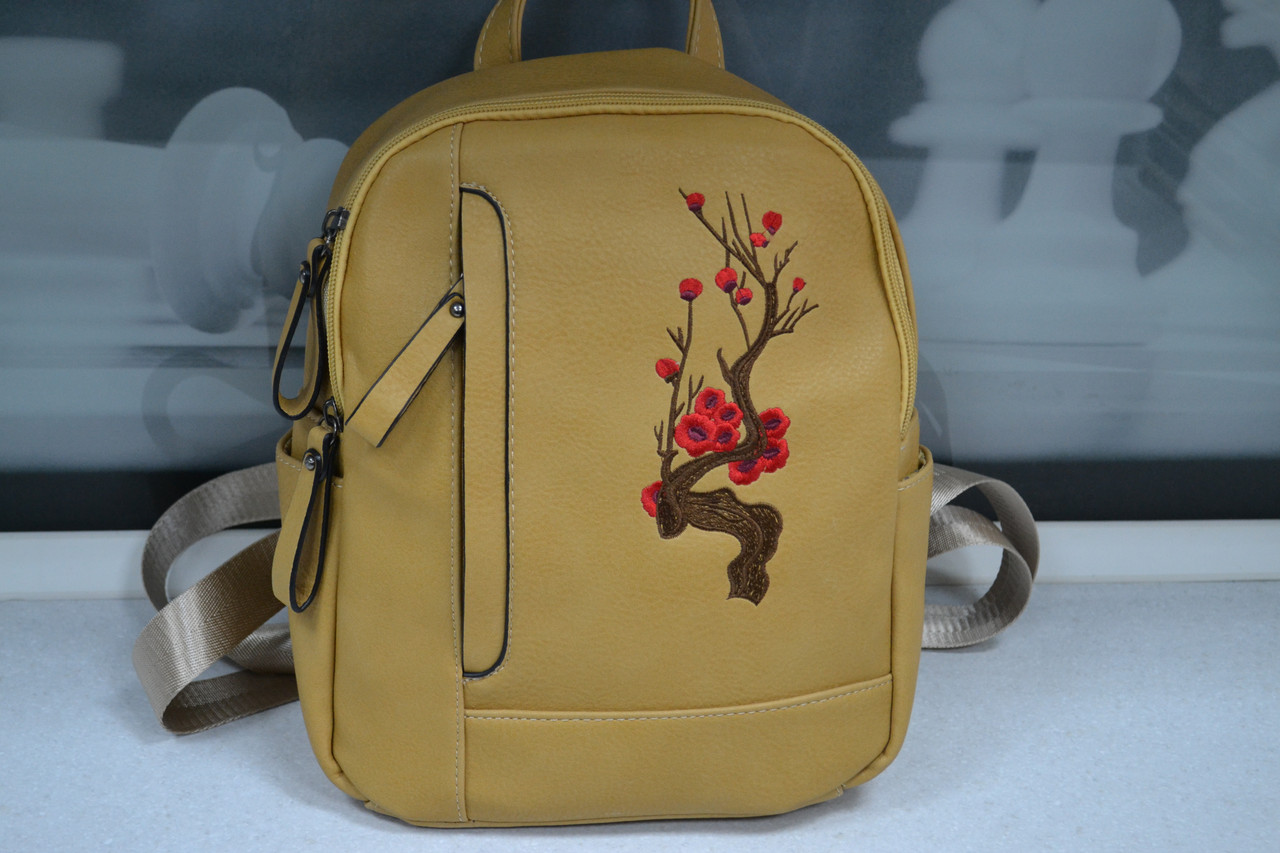 Эффектный рюкзак Flower из экокожи с оригинальным принтом песочного цвета. - фото 1 - id-p94795065