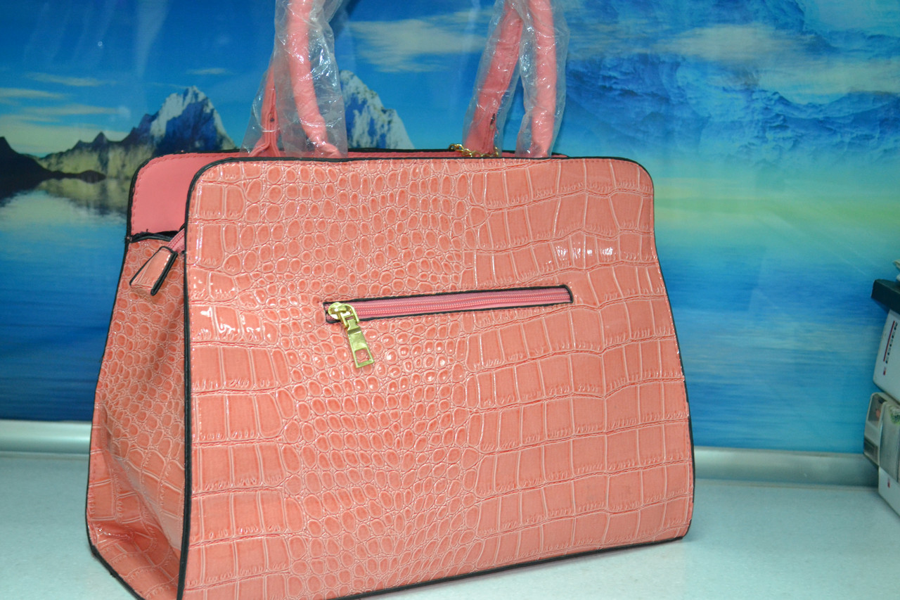 Красивая розовая, лаковая сумка - фото 3 - id-p95124213