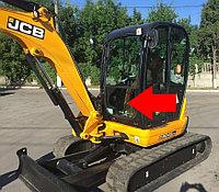 Стекло лобовое нижнее на мини-экскаватор JCB