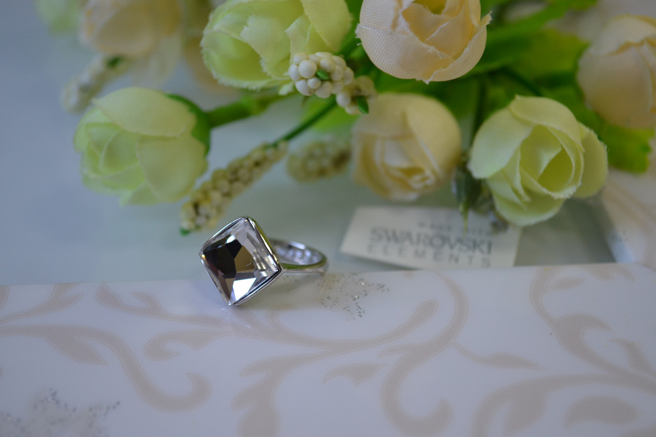 Кольцо в серебре с кристаллами Swarovski