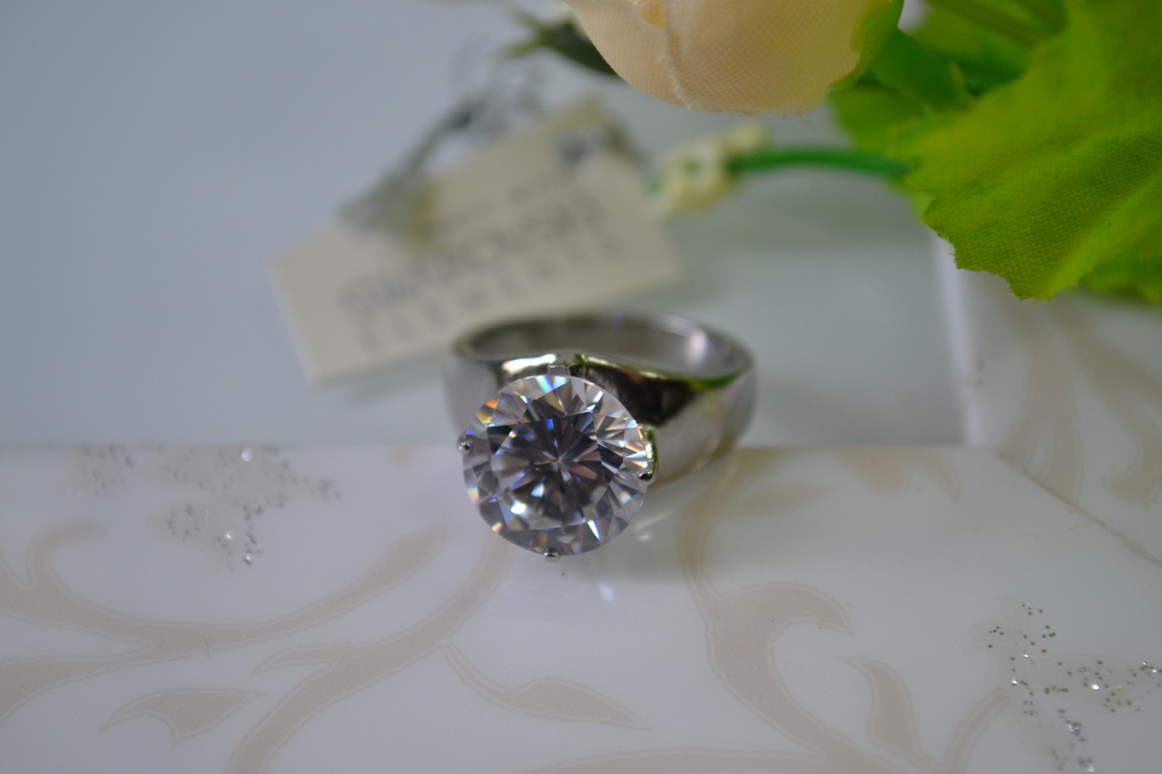 Красивое кольцо с кристаллами Swarovski