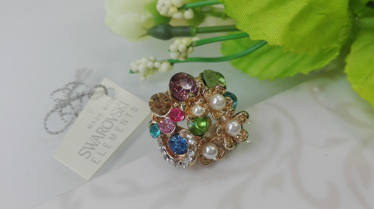 Красивое кольцо  с кристаллами Swarovski и жемчугом