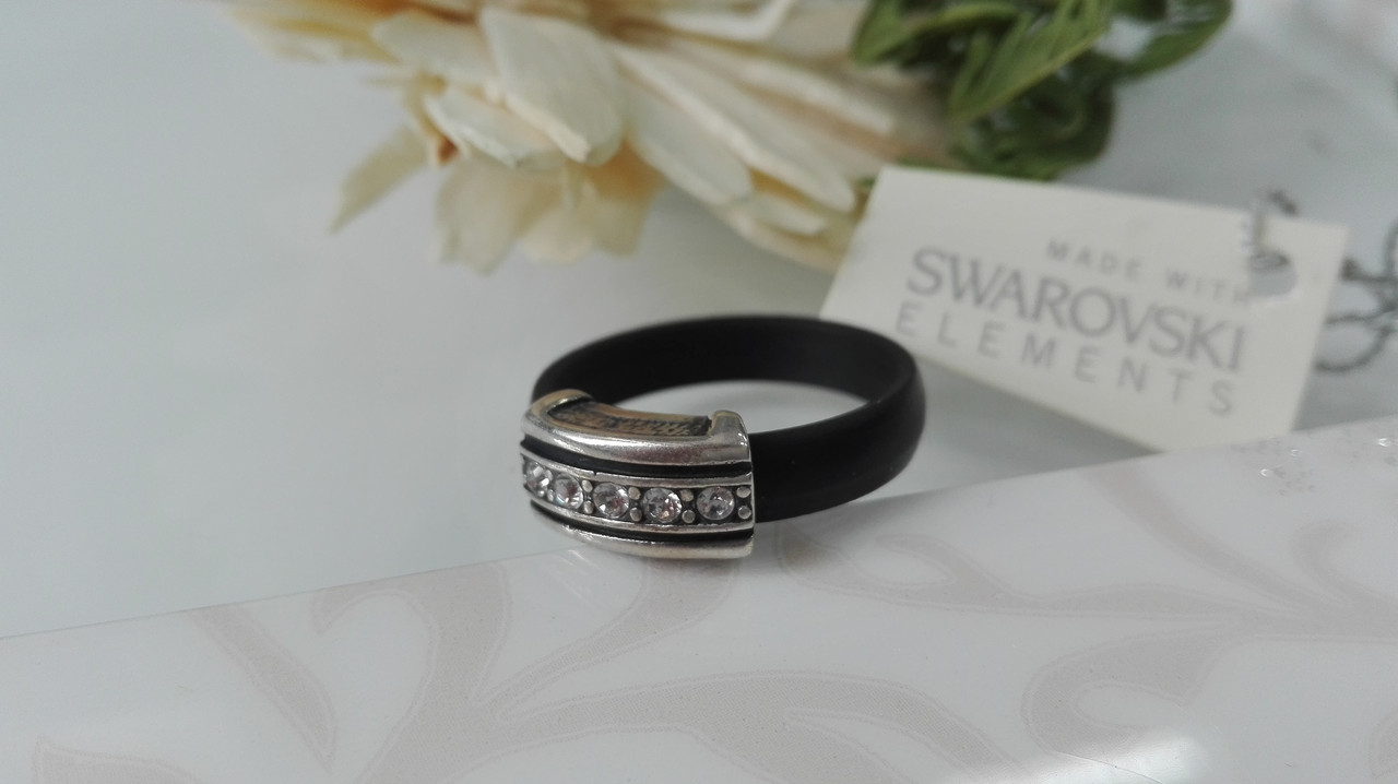 Красивое кольцо  с кристаллами Swarovski