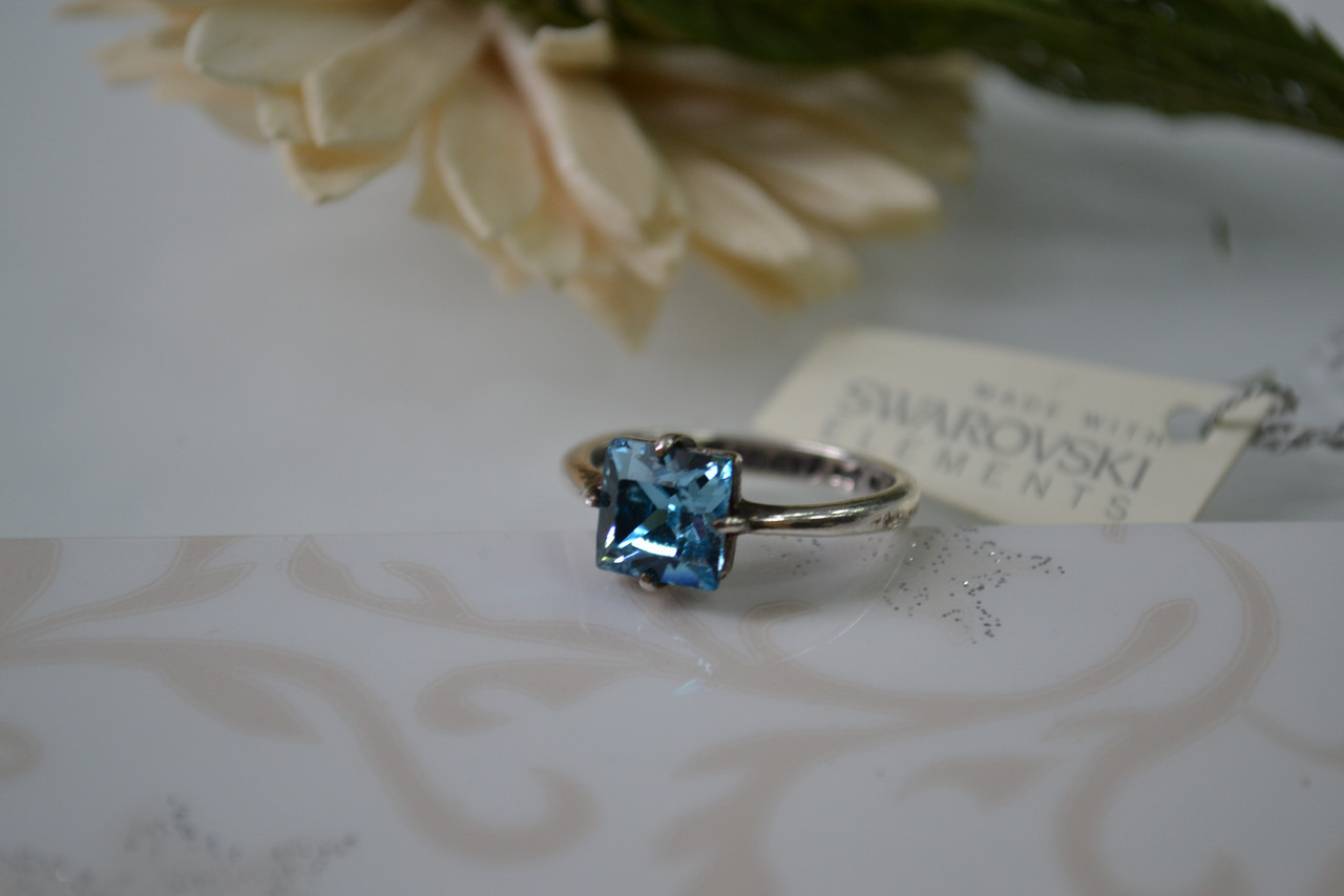 Кольцо в серебре с кристаллами Swarovski