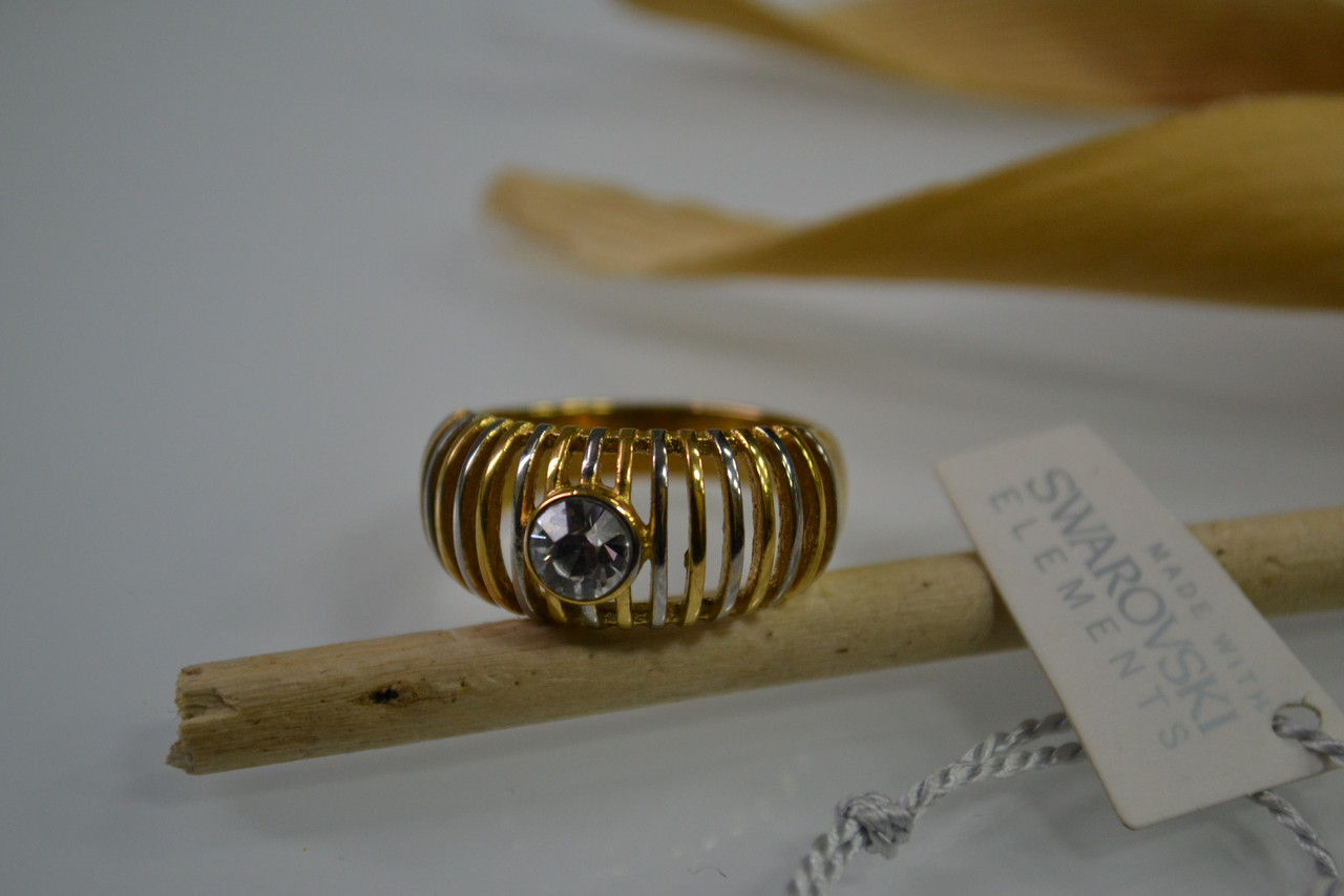 Красивое кольцо с кристаллами Swarovski