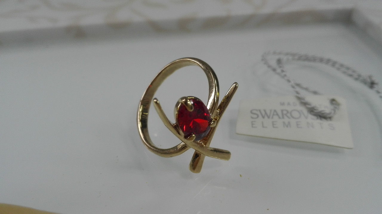 Стильное кольцо с кристаллами Swarovski 