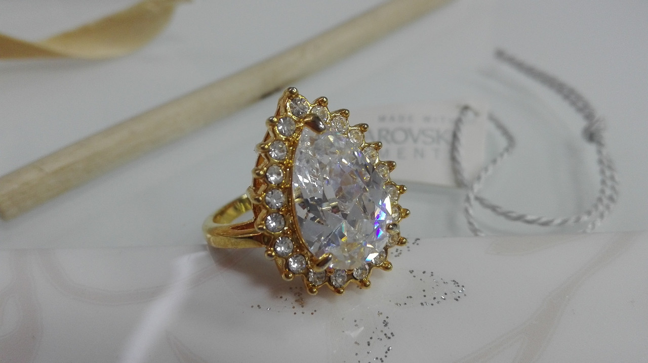 Кольцо красивое, с  крупным кристаллом Swarovski