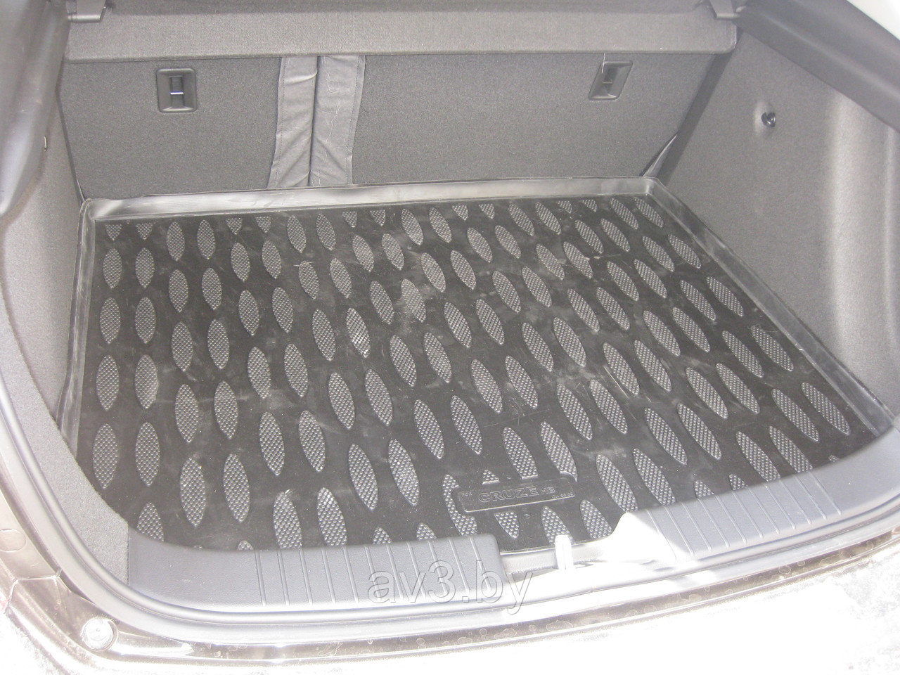 Коврик в багажник Chevrolet Cruze хетчбек 2011- / Шевроле Круз [70219] (Aileron)