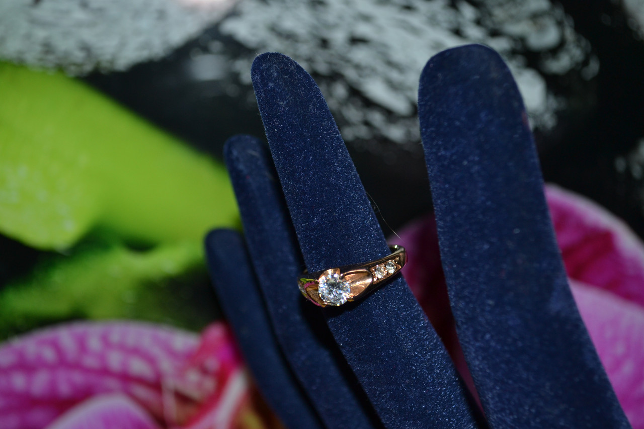 Красивое кольцо с цирконом - фото 1 - id-p95632075