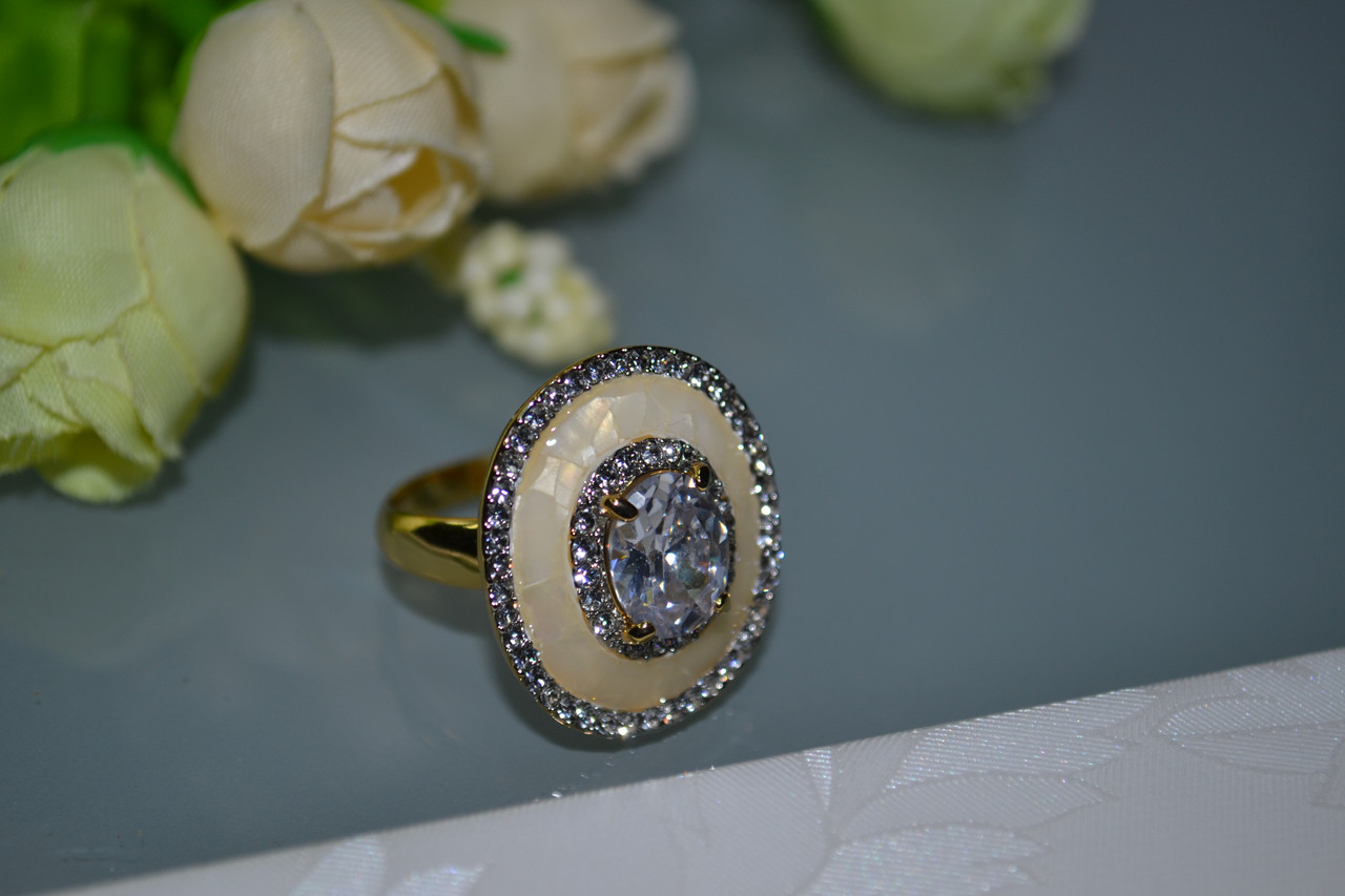 Модное кольцо с эмалью и камнем