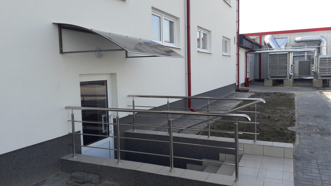 Козырек из прозрачного поликарбоната