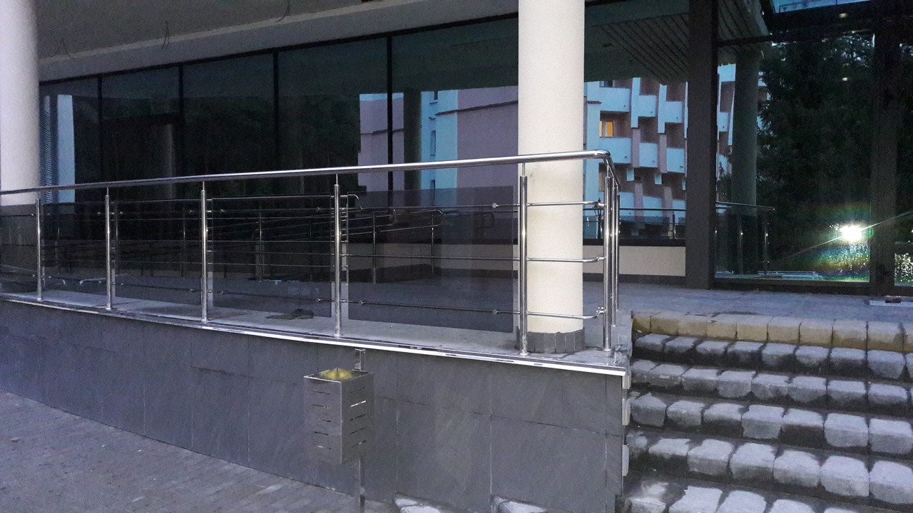 Ограждения балконов с заполнением из стекла - фото 1 - id-p95789684