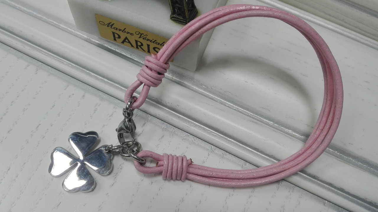 Розовый , кожаный браслет с подвеской - фото 1 - id-p96012997